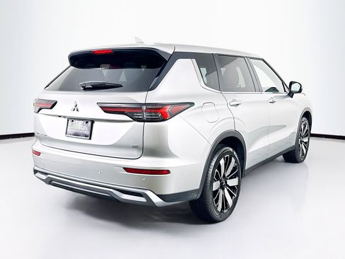 Used 2025 Mitsubishi Outlander SE image 9