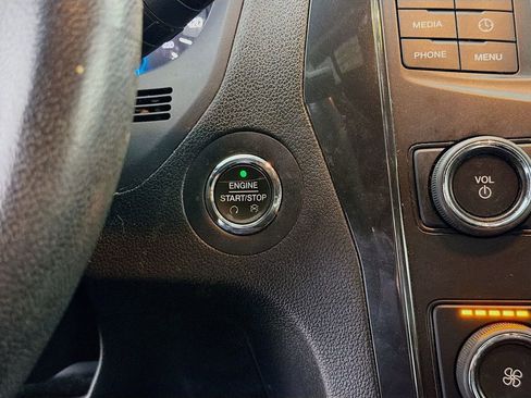 Used 2018 Ford Explorer XLT image 30