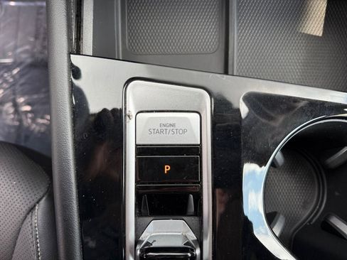 Used 2024 Volkswagen Atlas SE image 23