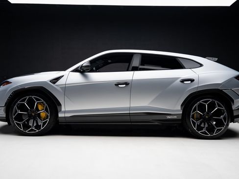 Used 2024 Lamborghini Urus Performante AWD/4WD image 18