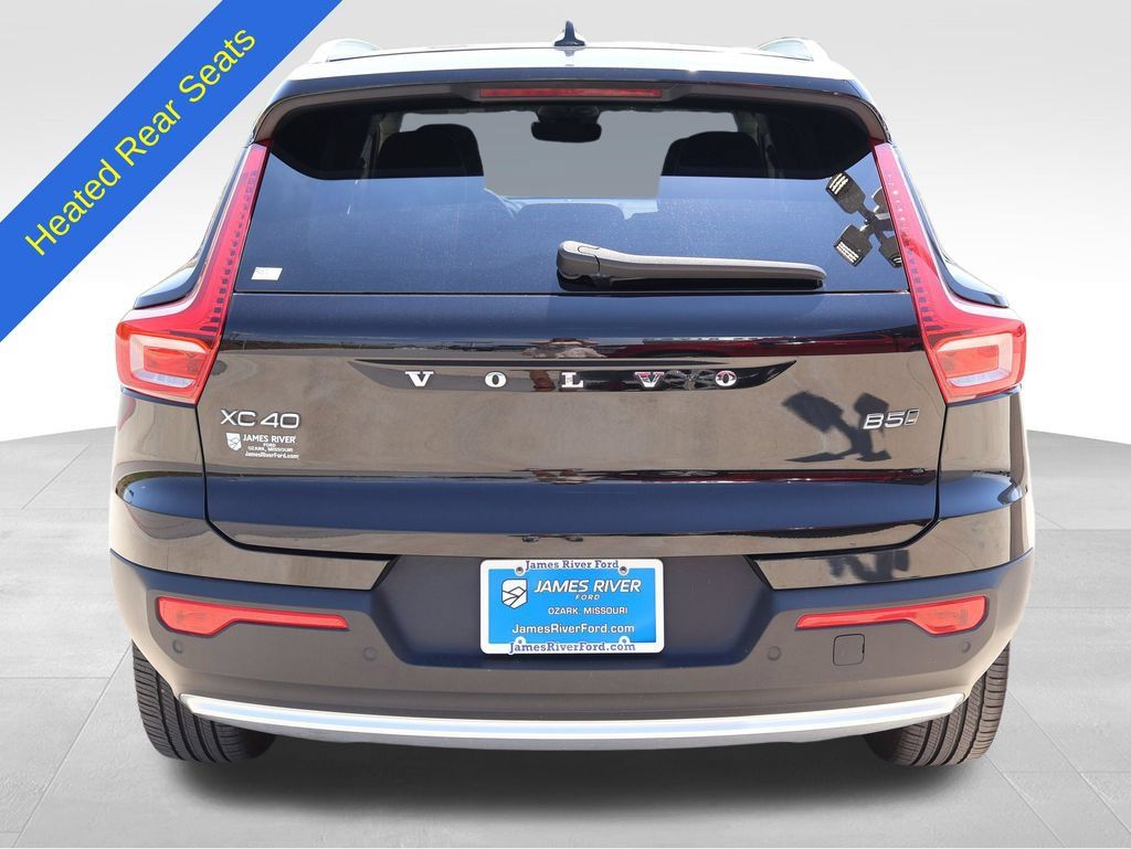 Used 2025 Volvo XC40 B5 Plus AWD/4WD image 4