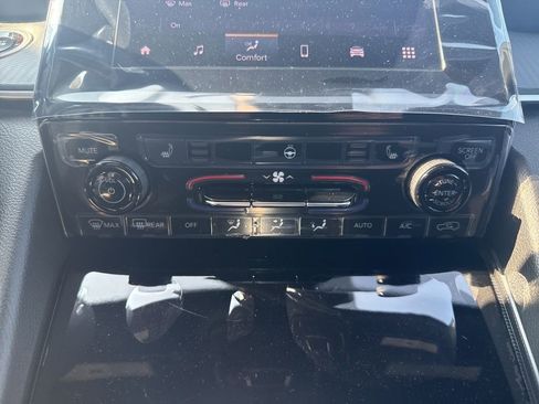 New 2025 Jeep Grand Cherokee L Laredo image 35