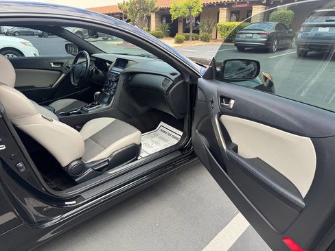 Used 2016 Hyundai Genesis 3.8 RWD image 10