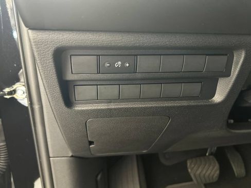 Used 2025 Mitsubishi Outlander ES FWD image 37