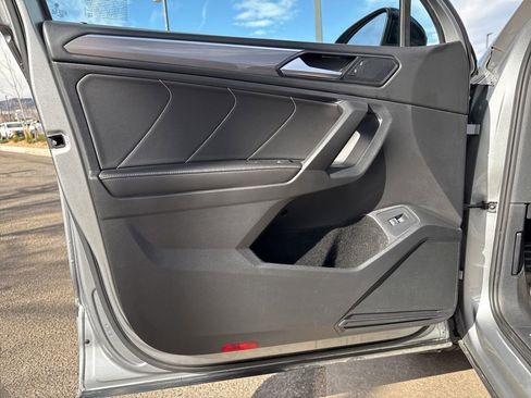 Certified 2022 Volkswagen Tiguan SE R-Line image 11