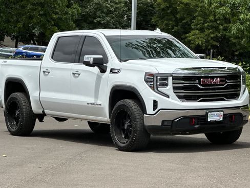 Used 2022 GMC Sierra 1500 SLT w/ X31 Off-Road Package AWD/4WD image 9