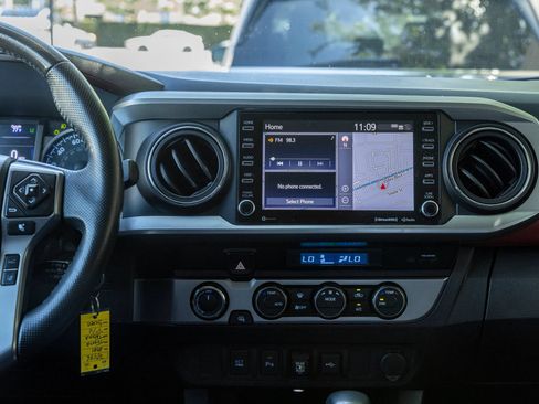 Used 2021 Toyota Tacoma SR5 AWD/4WD image 27