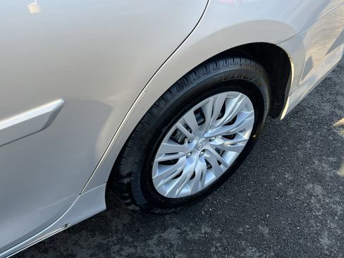 Used 2013 Toyota Camry LE image 25