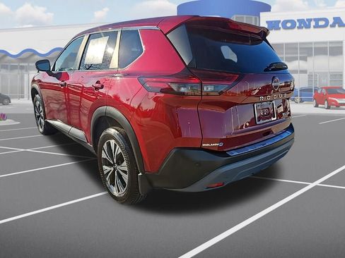 Used 2023 Nissan Rogue SV image 2