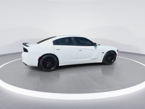 Used 2018 Dodge Charger R/T w/ Blacktop Package image 9