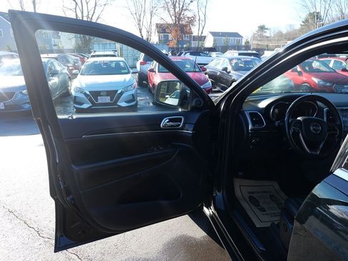 Used 2018 Jeep Grand Cherokee Limited image 16