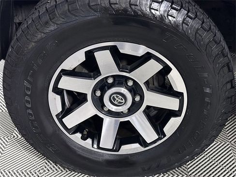 Used 2018 Toyota 4Runner SR5 image 33