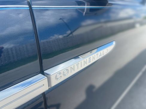 Used 2017 Lincoln Continental Select w/ Climate Package AWD/4WD image 3