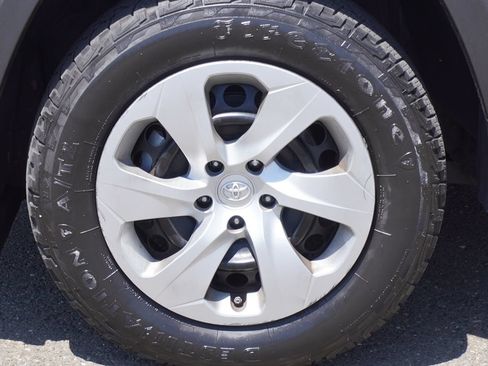 Used 2021 Toyota RAV4 LE w/ Carpet Mat Package (TMS) FWD image 4