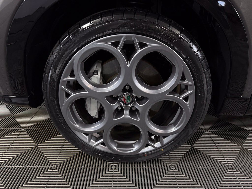 Used 2024 Alfa Romeo Tonale Ti w/ Premium Interior Package AWD/4WD image 25
