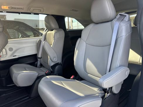 Used 2025 Toyota Sienna XLE w/ XLE Plus Package FWD image 15