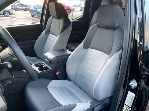 Used 2024 Toyota Tacoma TRD Off-Road image 9