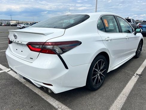 Used 2018 Toyota Camry SE FWD image 4