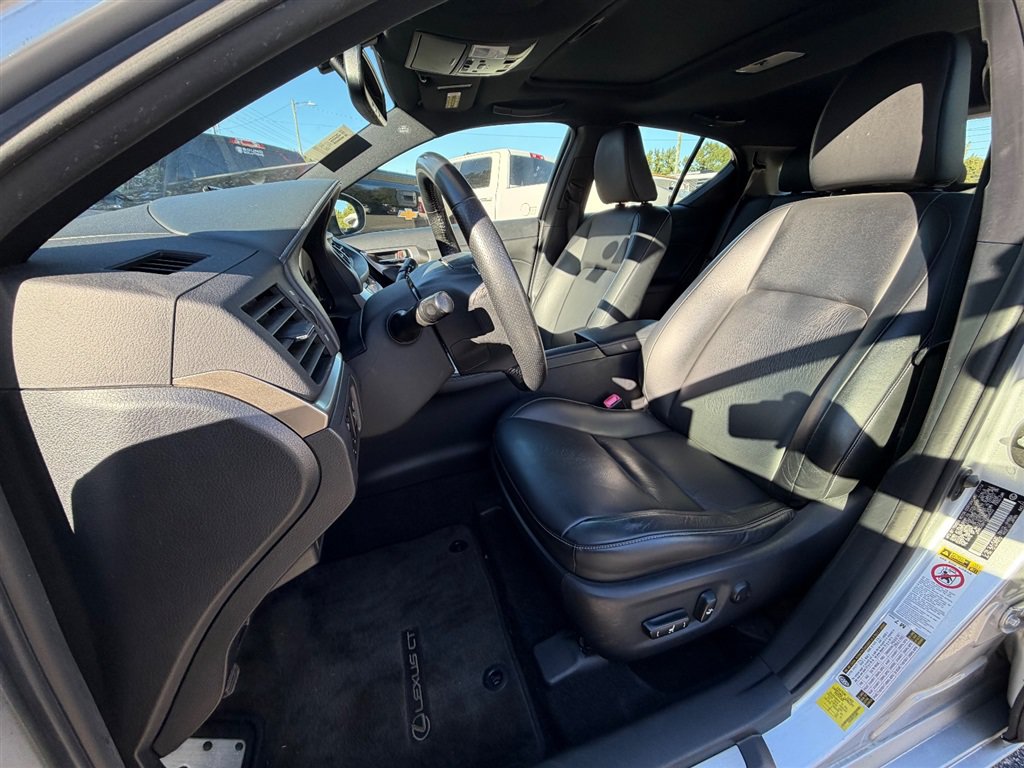 Used 2015 Lexus CT 200h w/ Navigation Package FWD image 5