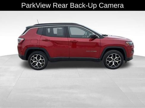 Used 2025 Jeep Compass Limited image 7