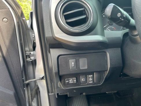 Used 2020 Toyota Tacoma TRD Sport RWD image 17