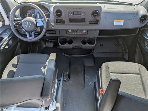 Used 2024 Mercedes-Benz Sprinter 2500 image 18