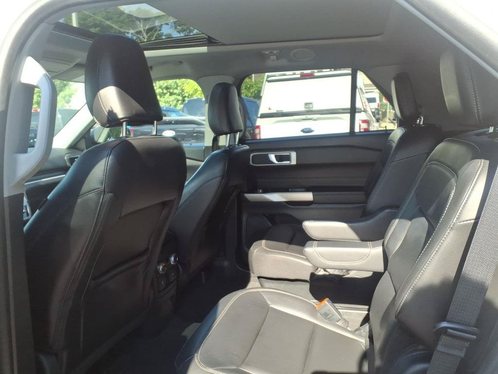 Used 2023 Ford Explorer XLT w/ Equipment Group 202A AWD/4WD image 13