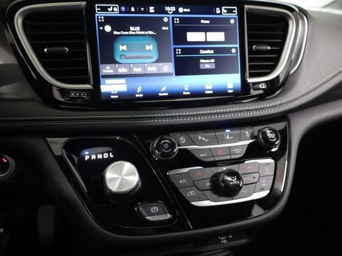 New 2026 Chrysler Pacifica Select image 11