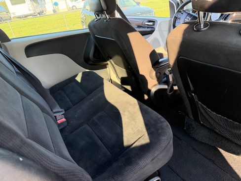 Used 2015 Dodge Grand Caravan American Value Package image 21