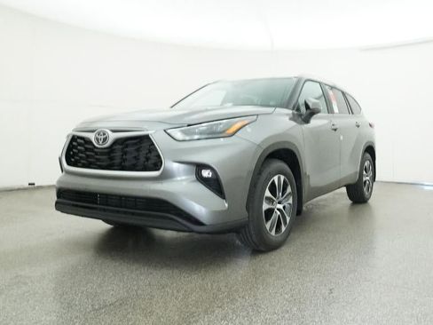 New 2026 Toyota Highlander XLE image 32