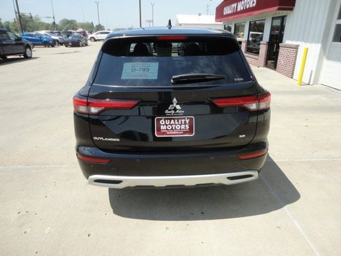 Used 2023 Mitsubishi Outlander SE image 13