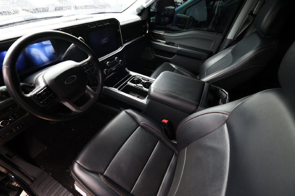 Used 2024 Ford F250 Lariat w/ Black Appearance Package AWD/4WD image 9