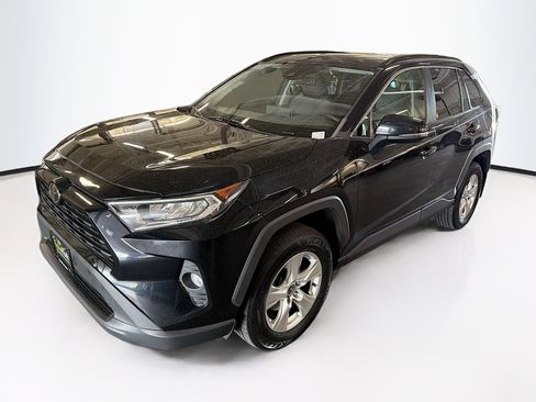 Used 2020 Toyota RAV4 XLE w/ Convenience Package AWD/4WD image 3