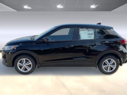 New 2025 Nissan Kicks Play S image 2