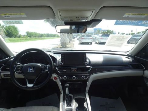 Used 2018 Honda Accord Touring image 11