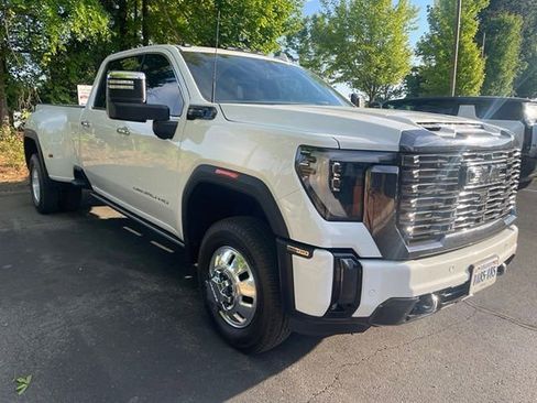 Used 2024 GMC Sierra 3500 Denali Ultimate AWD/4WD image 5