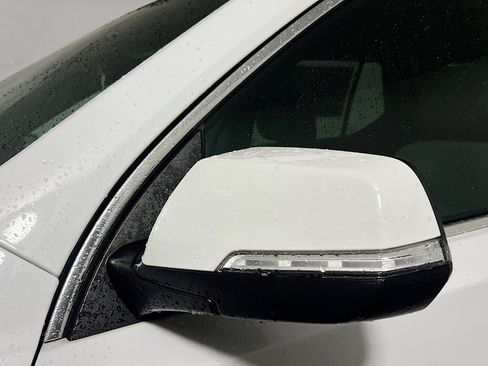 Used 2023 Chevrolet Traverse LT FWD image 12