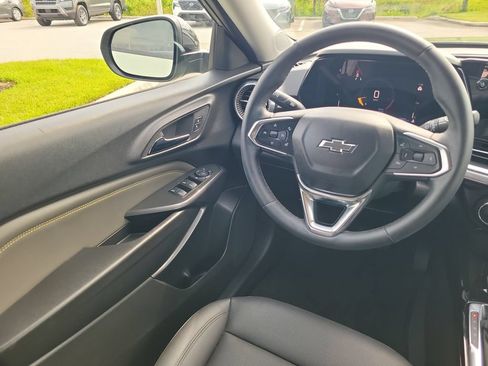 Used 2024 Chevrolet Trax ACTIV FWD image 15