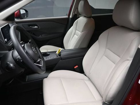 Used 2021 Nissan Rogue SV FWD image 18