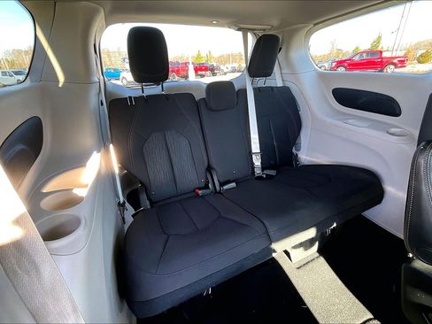 Used 2017 Chrysler Pacifica LX w/ Tire & Wheel Group image 28