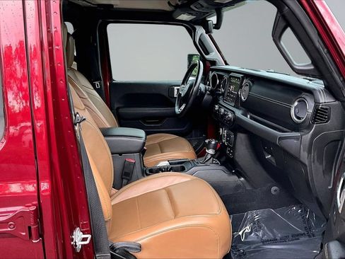 Used 2021 Jeep Wrangler Unlimited Sahara w/ Cold Weather Group AWD/4WD image 13