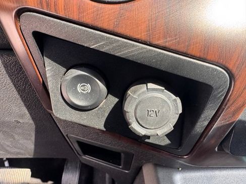 Used 2015 Ford F250 Lariat w/ Lariat Ultimate Package AWD/4WD image 17