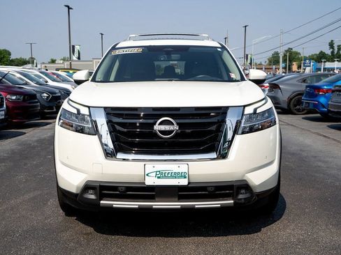Used 2023 Nissan Pathfinder Platinum w/ Cargo Package AWD/4WD image 2