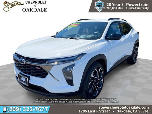 Certified 2026 Chevrolet Trax RS w/ Sunroof Package FWD image 1
