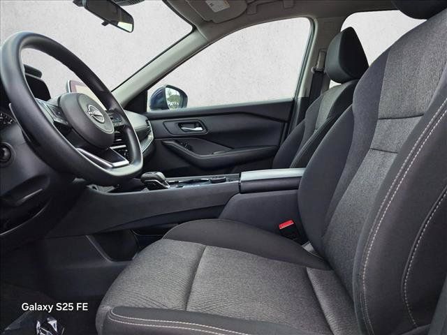 Used 2024 Nissan Rogue SV AWD/4WD image 15