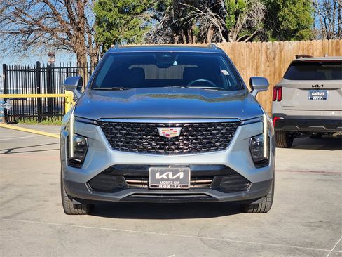 Used 2025 Cadillac XT4 Premium Luxury image 2