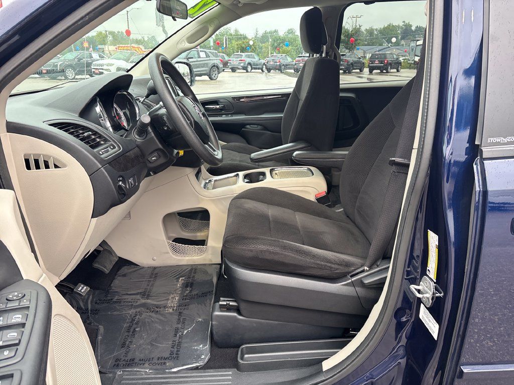 Used 2012 Dodge Grand Caravan SXT FWD image 11