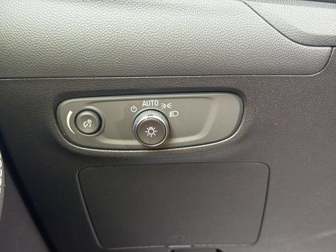 Used 2025 Buick Encore GX Preferred AWD/4WD image 17