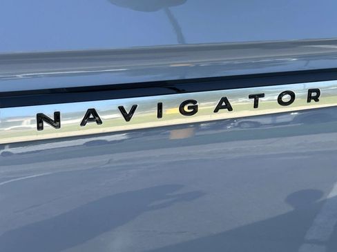 Used 2025 Lincoln Navigator Reserve AWD/4WD image 13