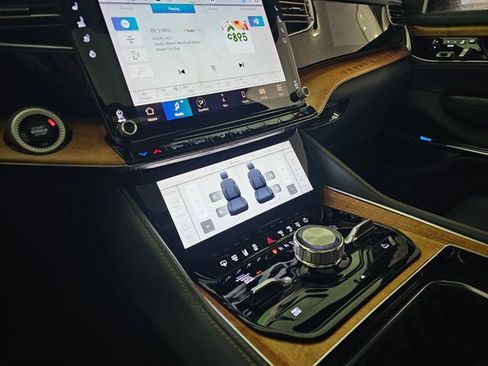 Used 2022 Jeep Grand Wagoneer Series III image 30